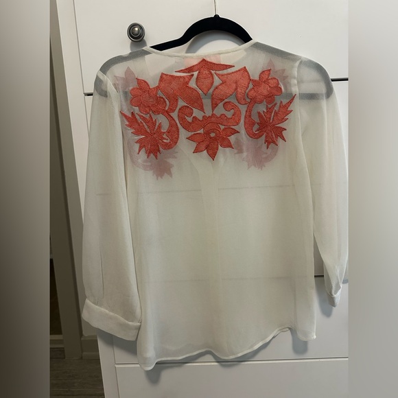 Elegant White Blouse with Embroidery - Picture 3 of 3